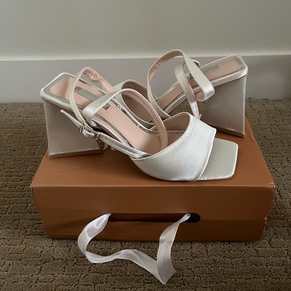 Be Mine Bridal Monika flare heels - wide fit - Picture 2 of 4